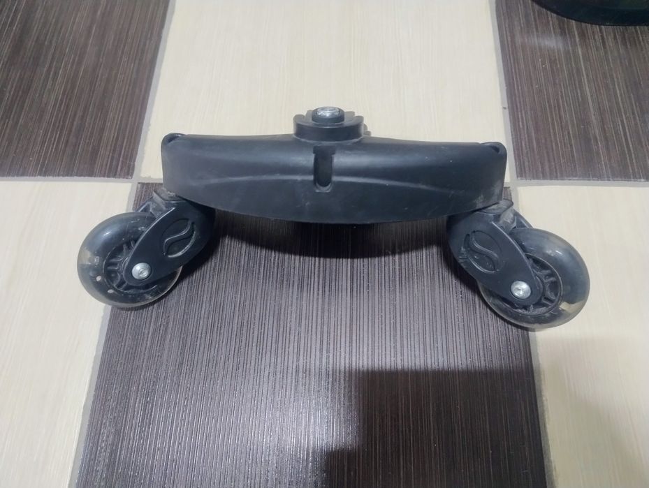 Ручка, сідло та поворотні колеса на дитячий самокат