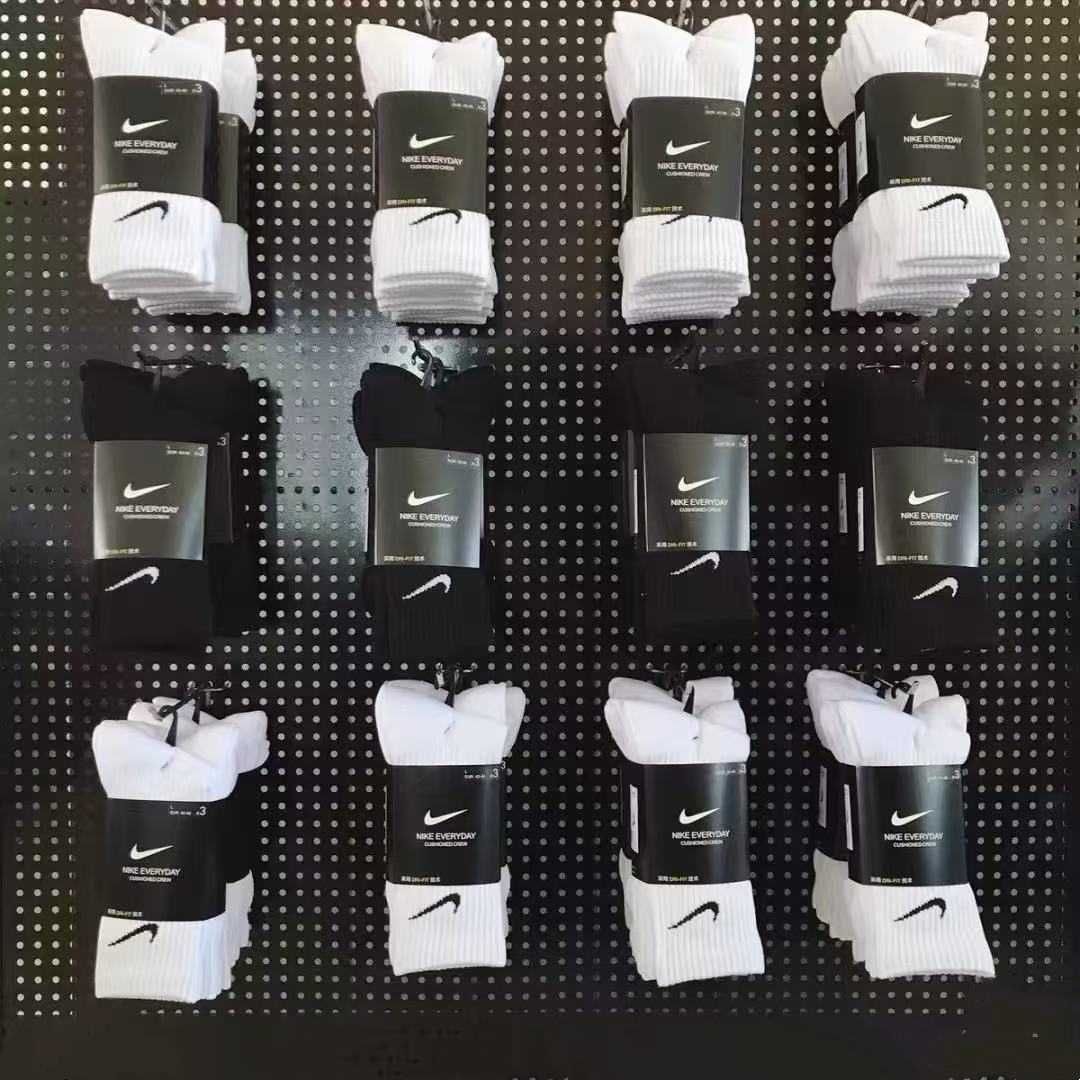 12 par skarpet Nike z czystego bawełny. Czarne, długie, Rozmiar M