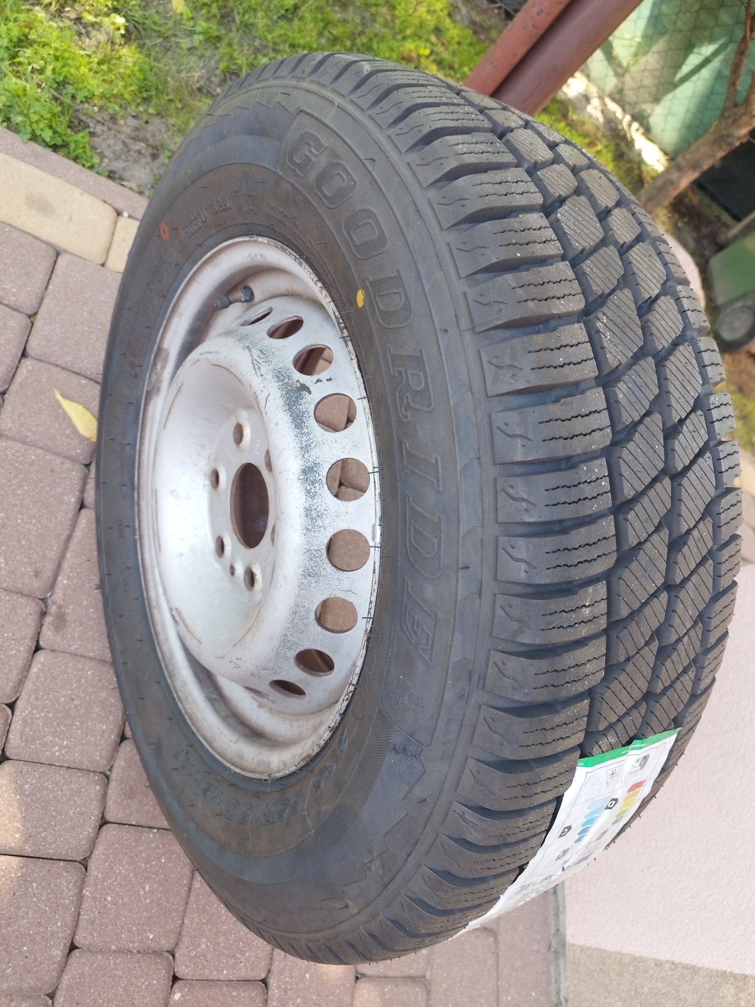 Nowa Opona GoodRide 235/65R16C 115/113R z Felga stalowa  Iveco