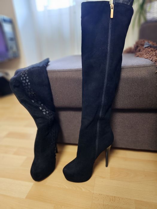 Продам чоботи  40 р. в хорошому  стані