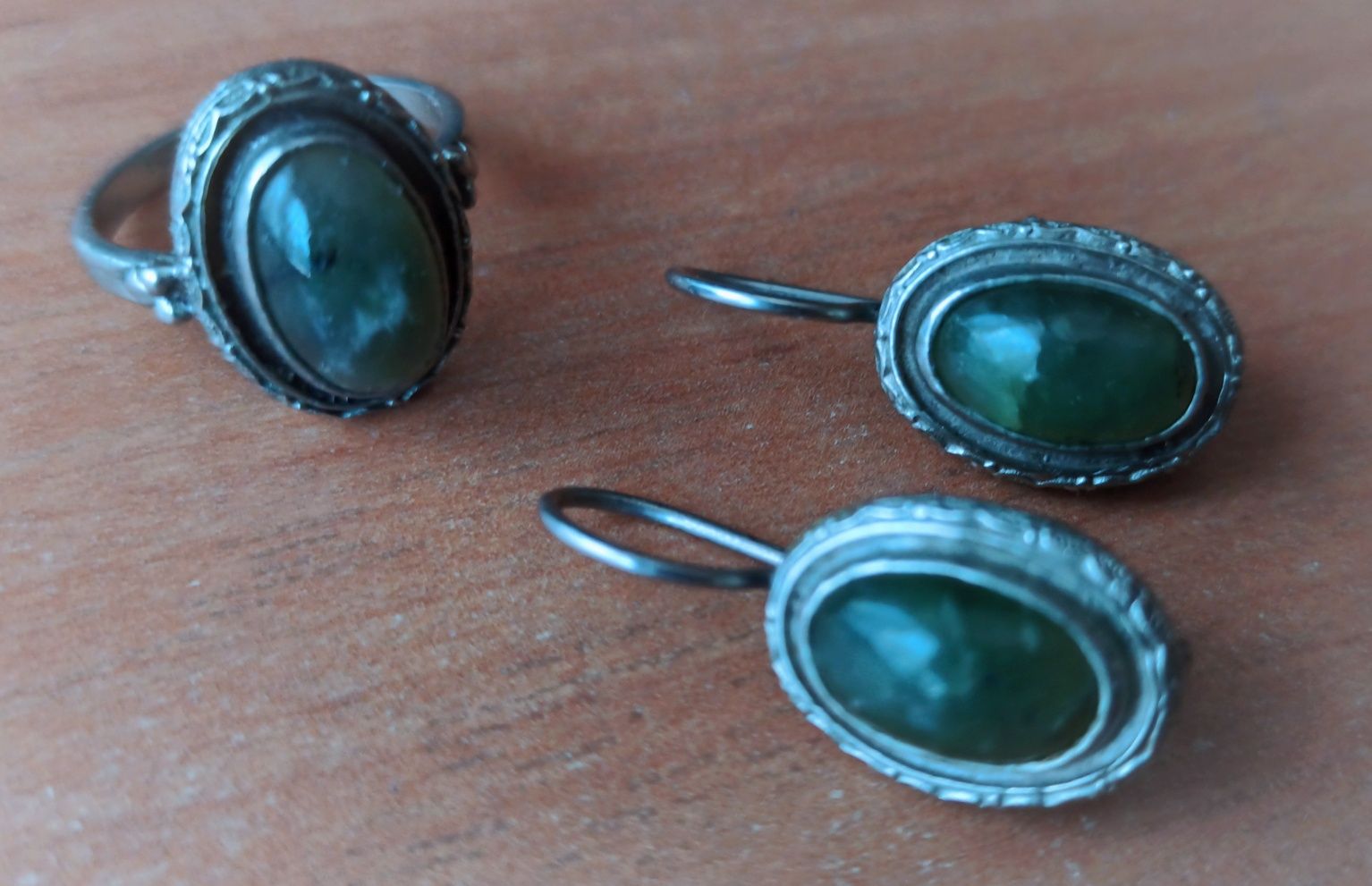 Старинный набор кольцо и серьги с нефритом