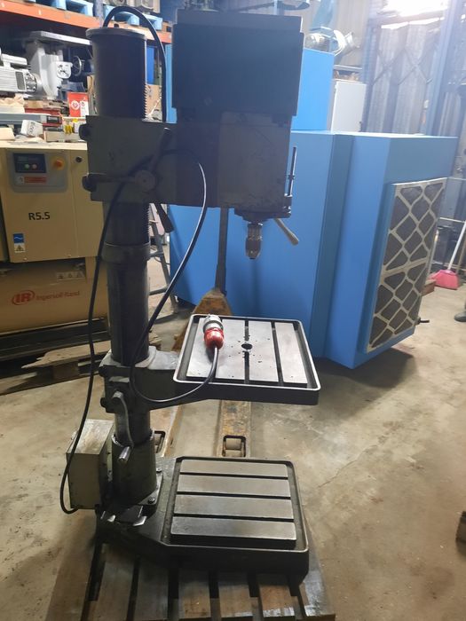 Máquina de furar de coluna