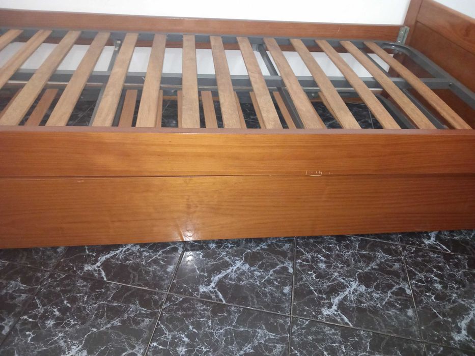 Cama de Solteiro Madeira maciça