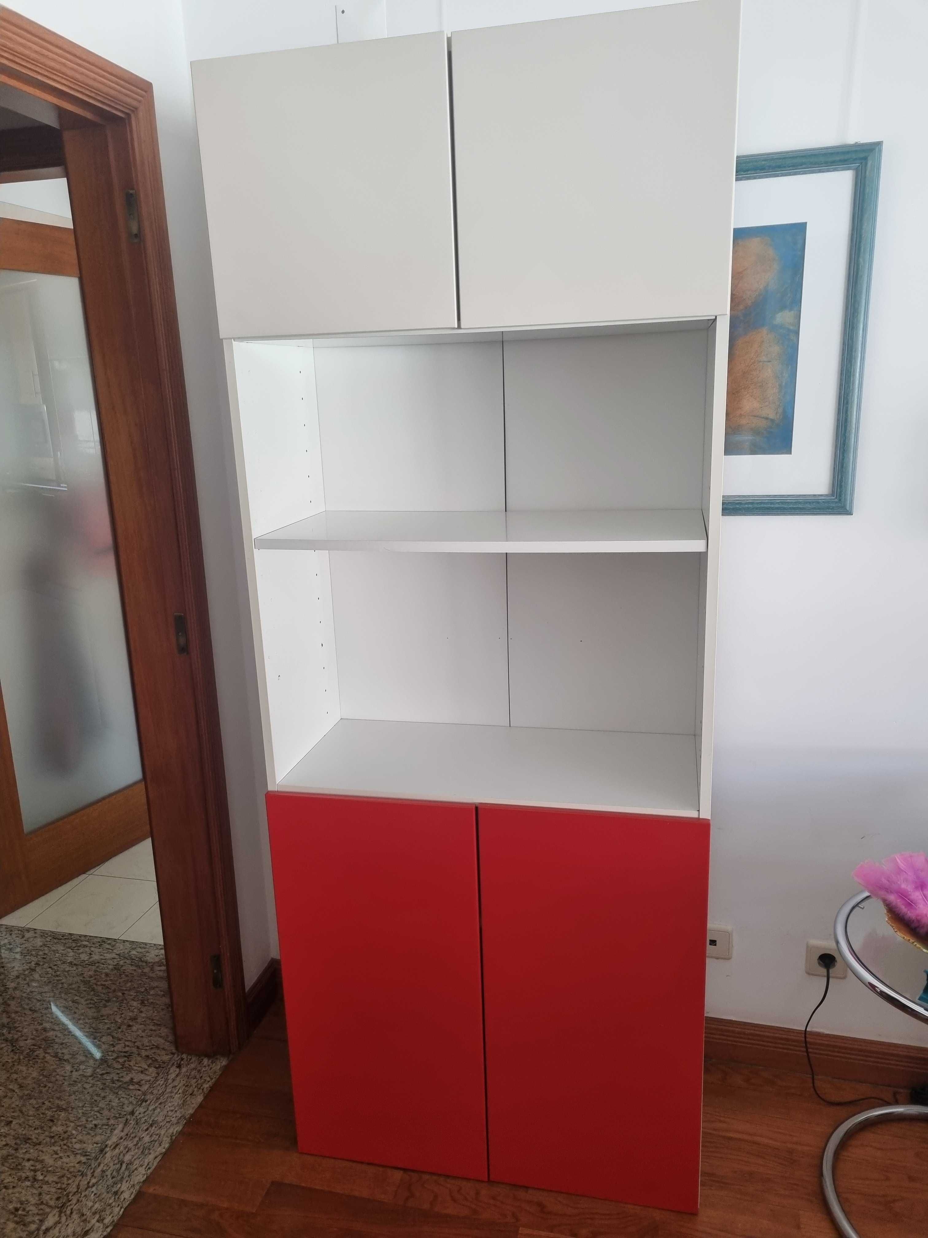 Movel Ikea branco e Vermelho