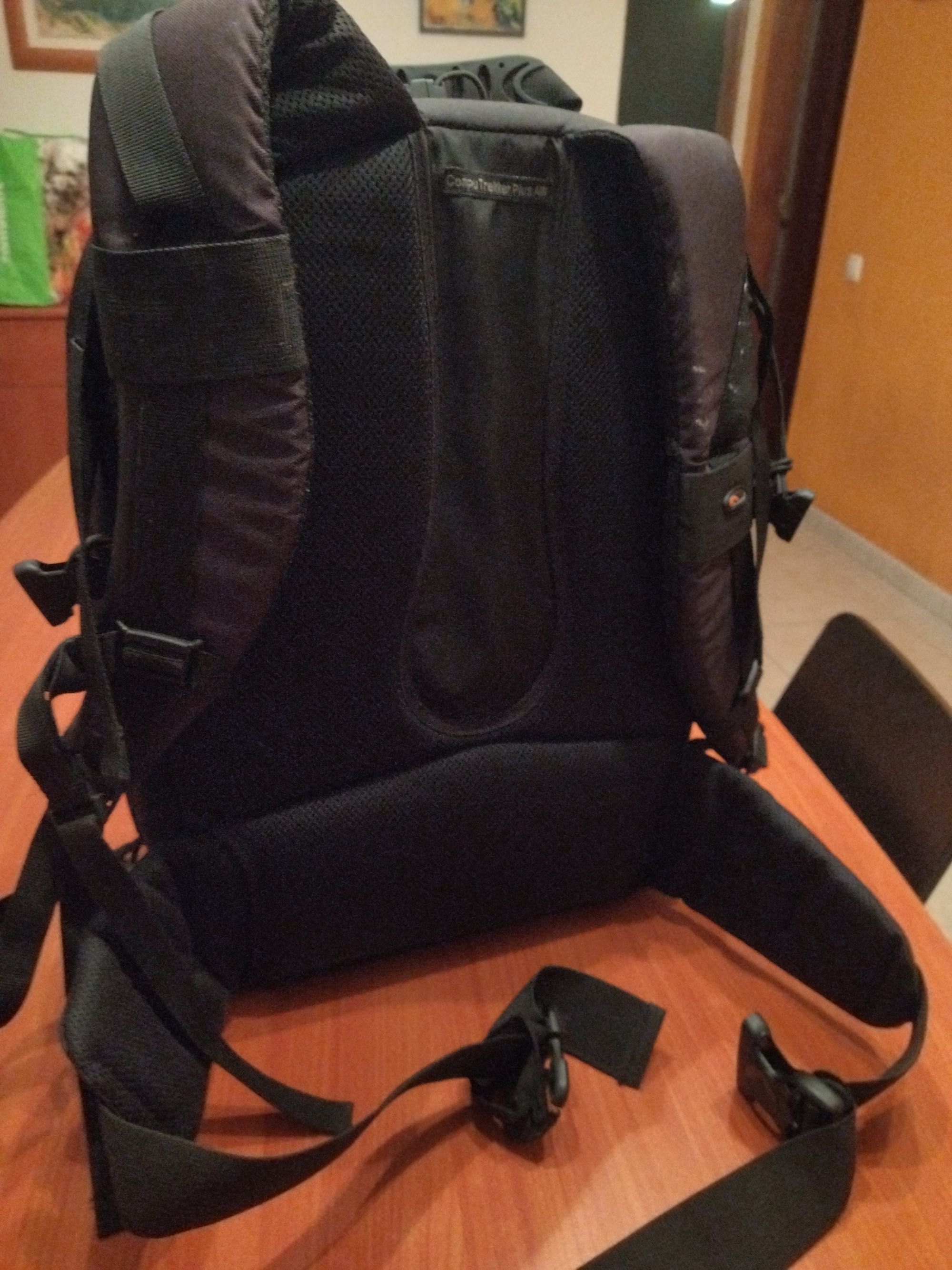 Mochila LowePro Preta - Mochila para Máquinas Fotográficas