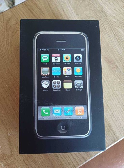iPhone 2g w pełnym komplecie