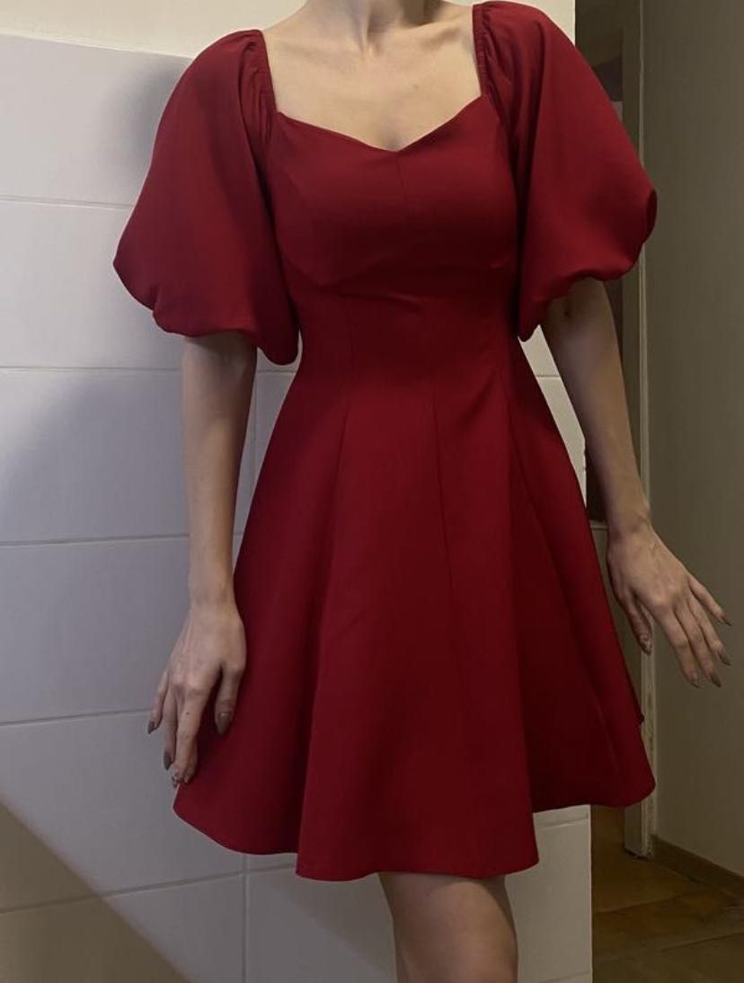 Червоне нове плаття