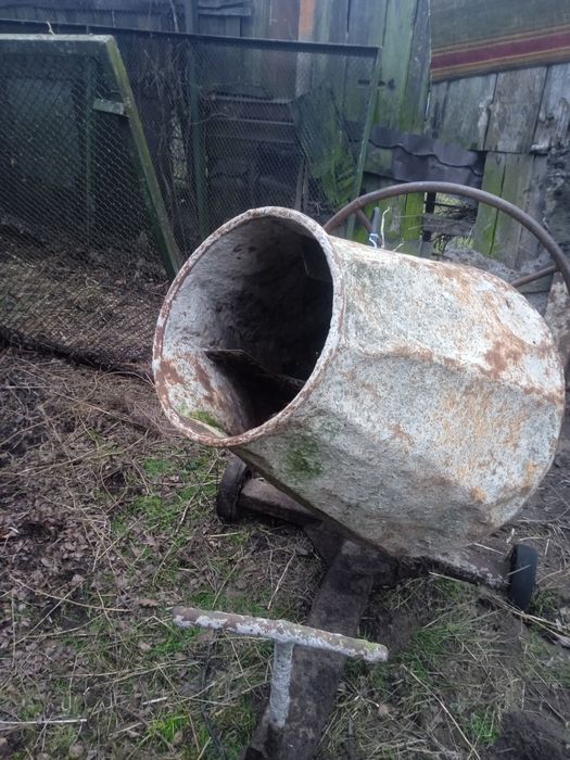 Бетономешалка промышленная, большая