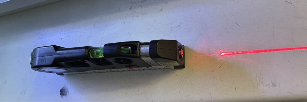 Nivel laser com fita metrica