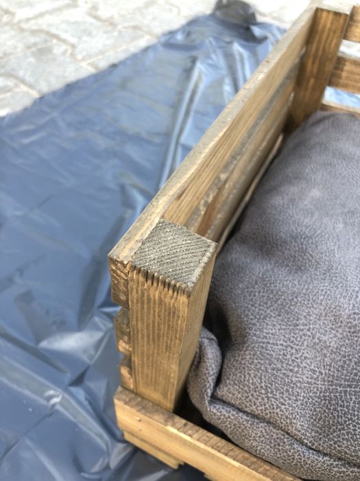 Drewniane łóżeczko dla psa/kota z poduszkom