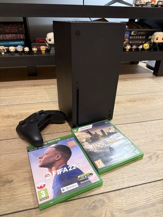 Xbox Series X 2 gry  i pad w zestawie