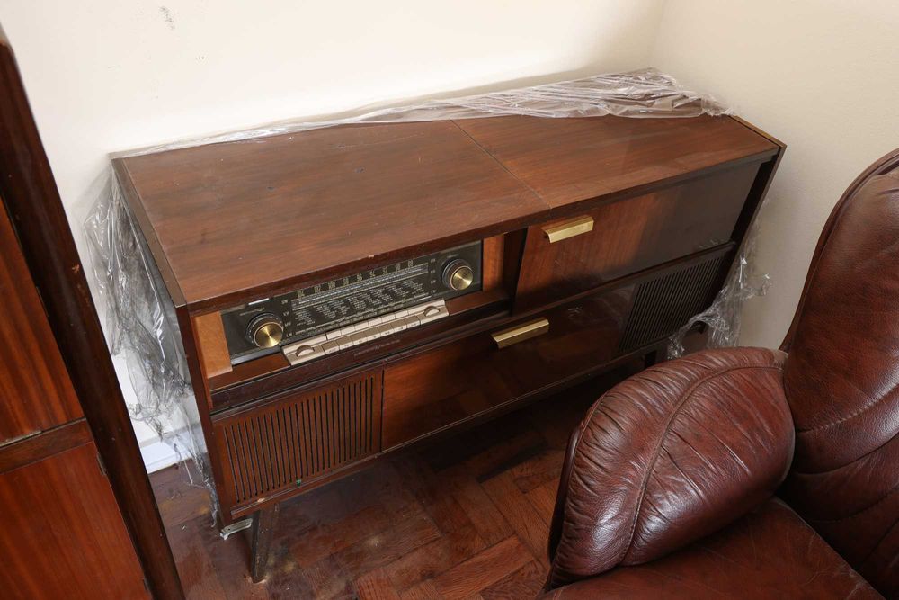 Rádio gira-discos vintage