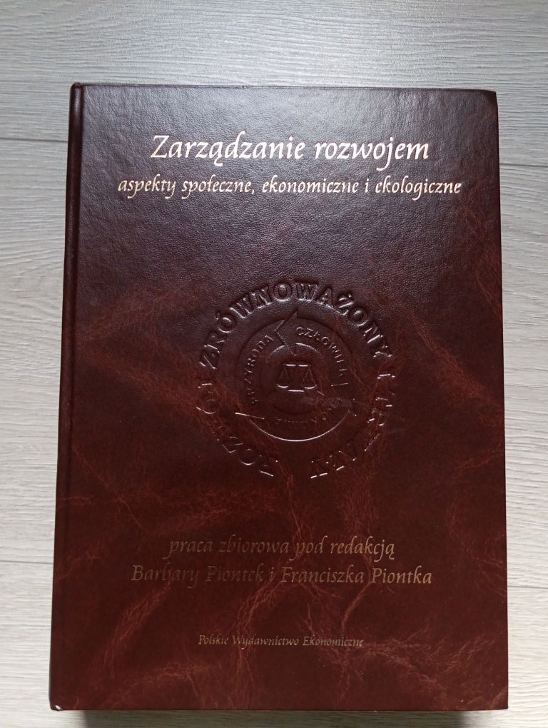 Zarządzanie rozwojem : aspekty społeczne, ekonomiczne i ekologiczne