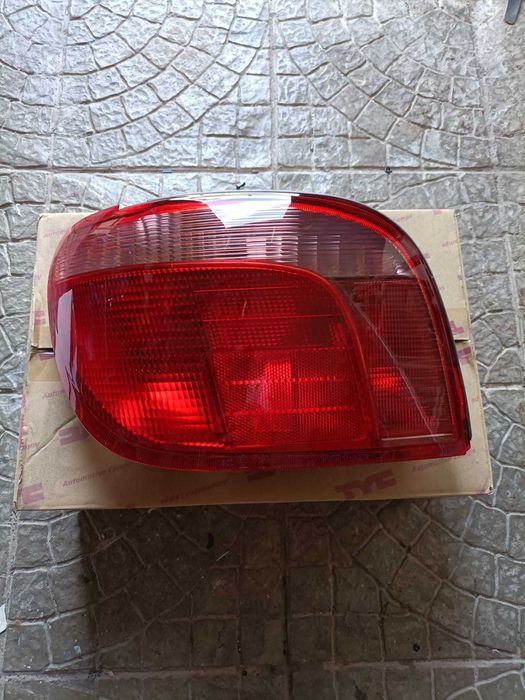 Farolim esquerdo toyota yaris