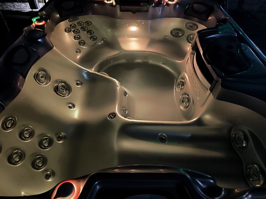 Jacuzzi zewnętrzne całoroczne 5 osobowe