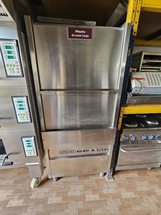 Máquina de lavar loiça e Panelas