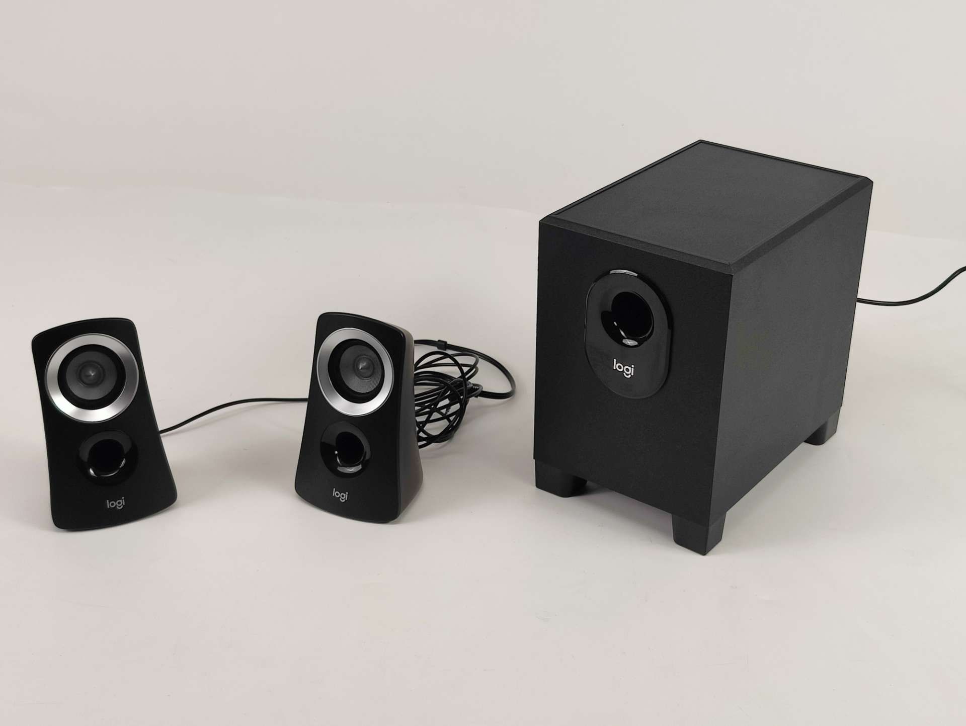 Logitech Z313 System głośników 2.1 z subwooferem 50W