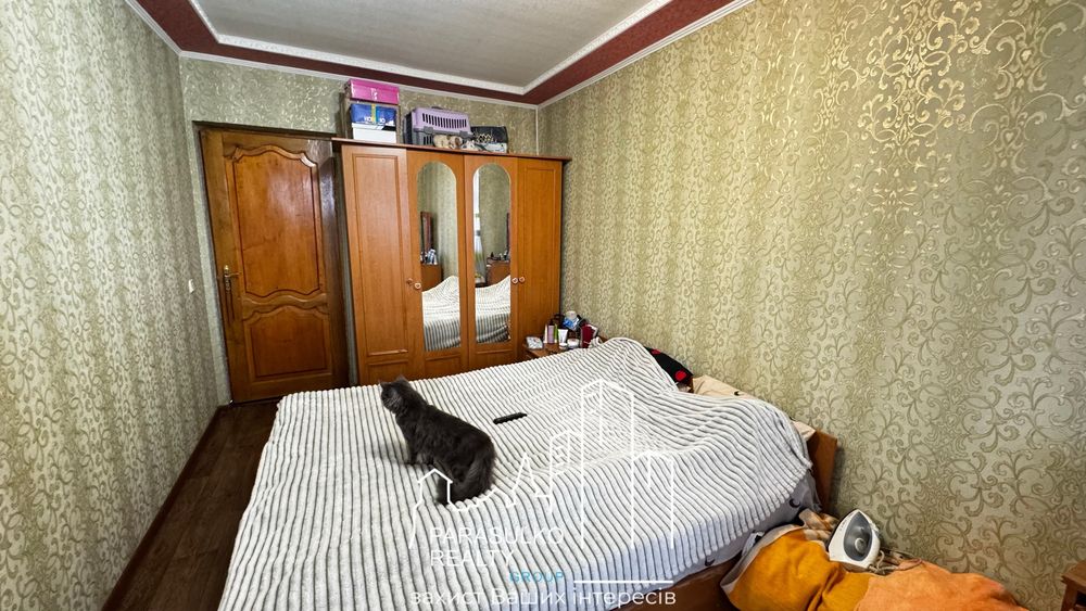 Три кімнатна квартира на мікрорайоні