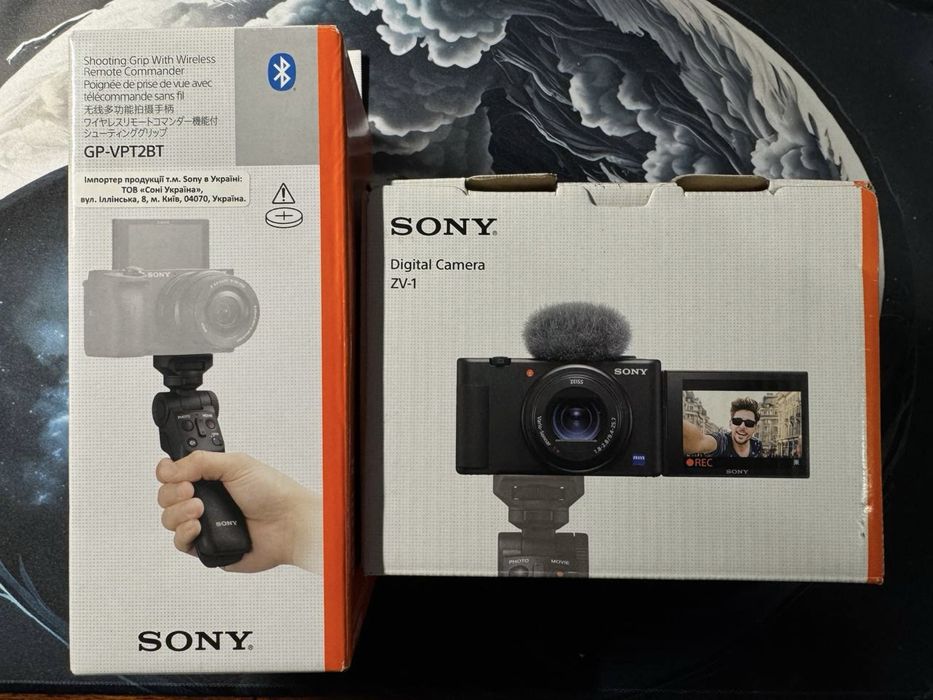 Sony ZV-1 + штатив-держатель GP-VPT2BT + аксессуары