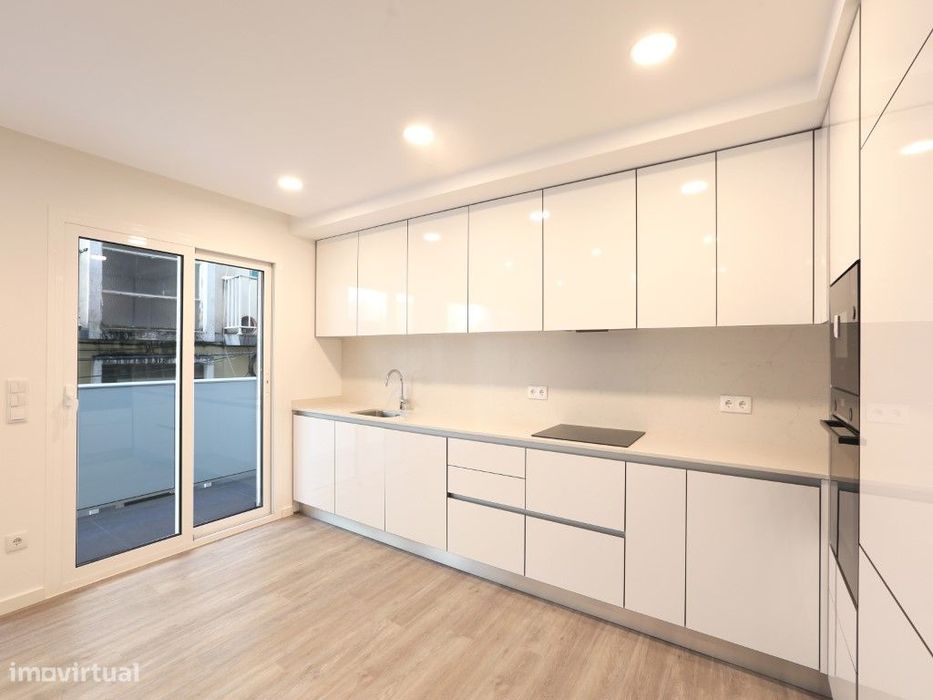 T2 novo na Nazaré: Moderno, Central e com Espaços Exteriores, a 2 P...