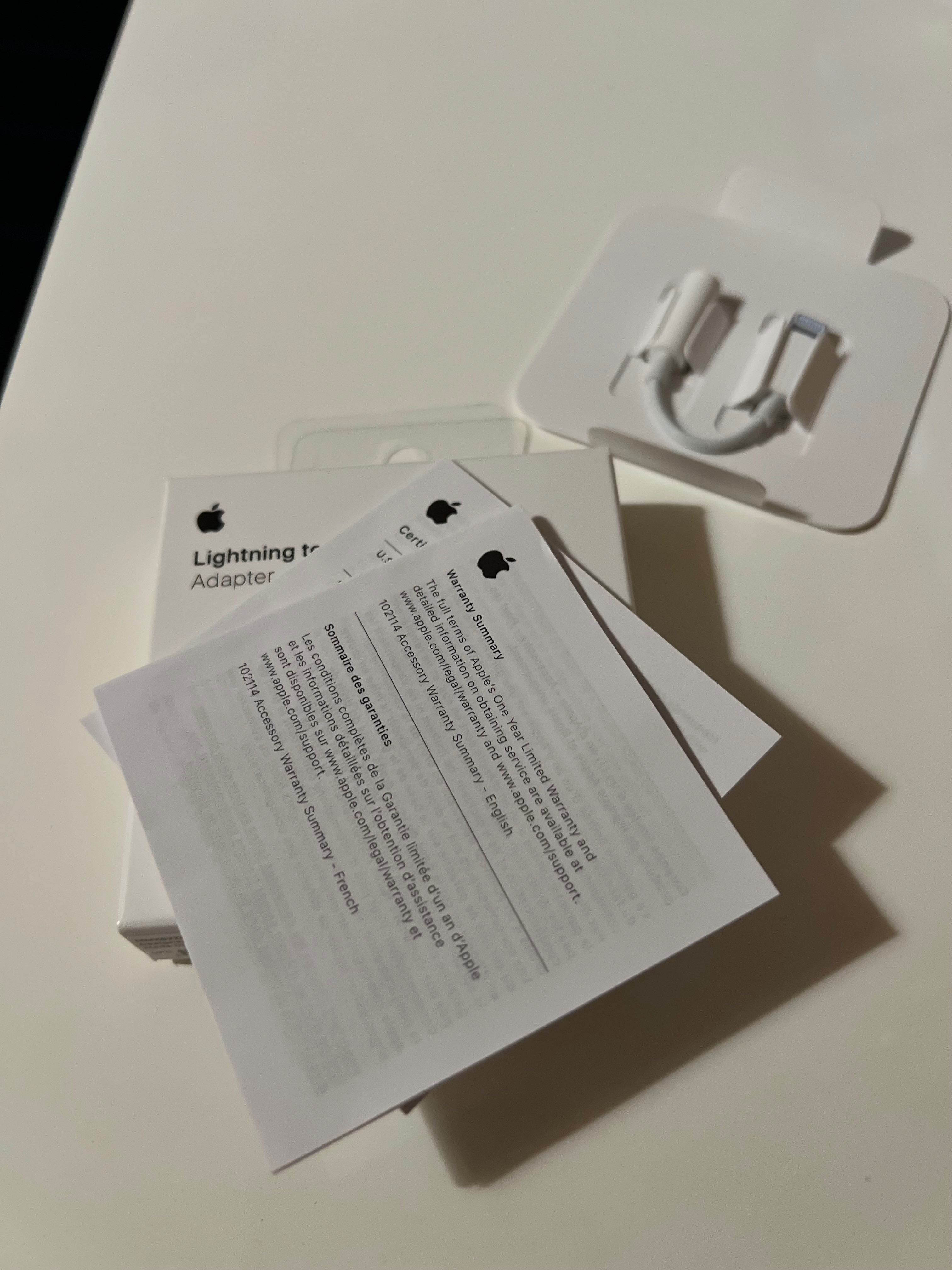 Adaptador Apple - Lightning to Headphone Jack