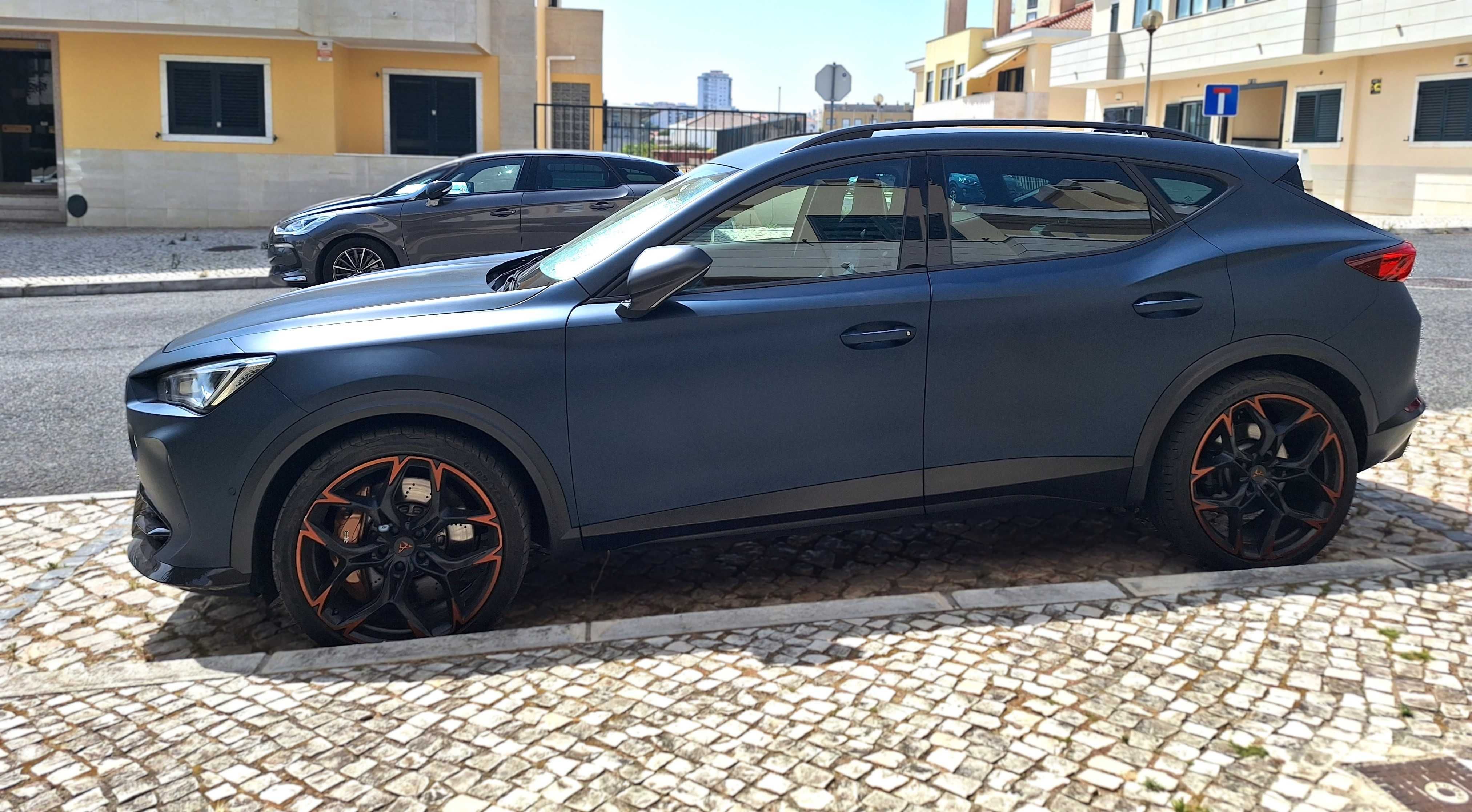 Carro Cupra Formentor VZ5 SUV desportivo