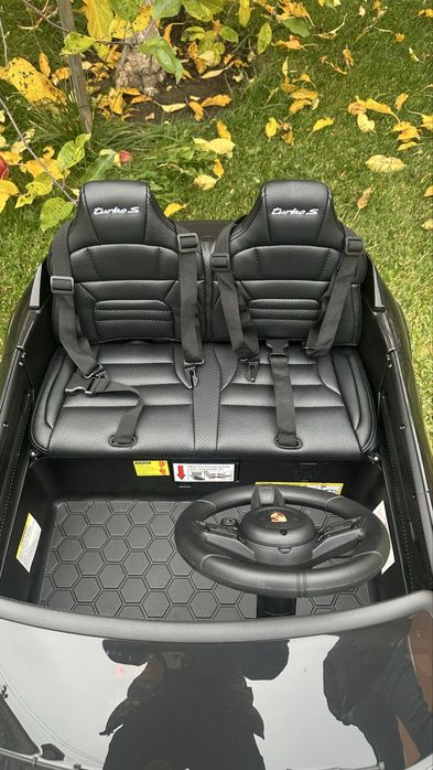 Електромобіль для дітей Porsche Taycan Turbo S Авто на акумуляторі