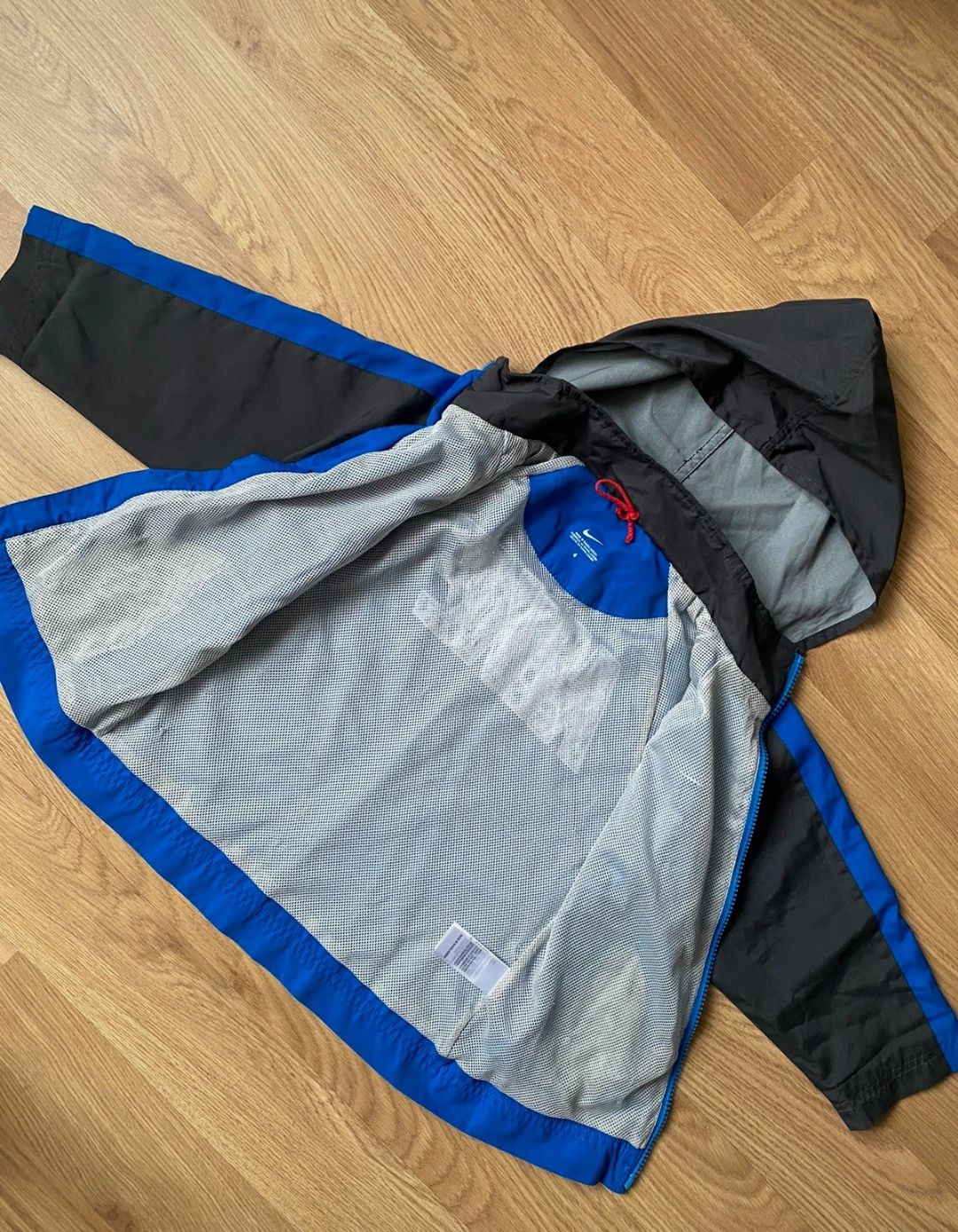 Kurtka wiatrówka Nike dla chlopczyka, rozmiar 104 cm