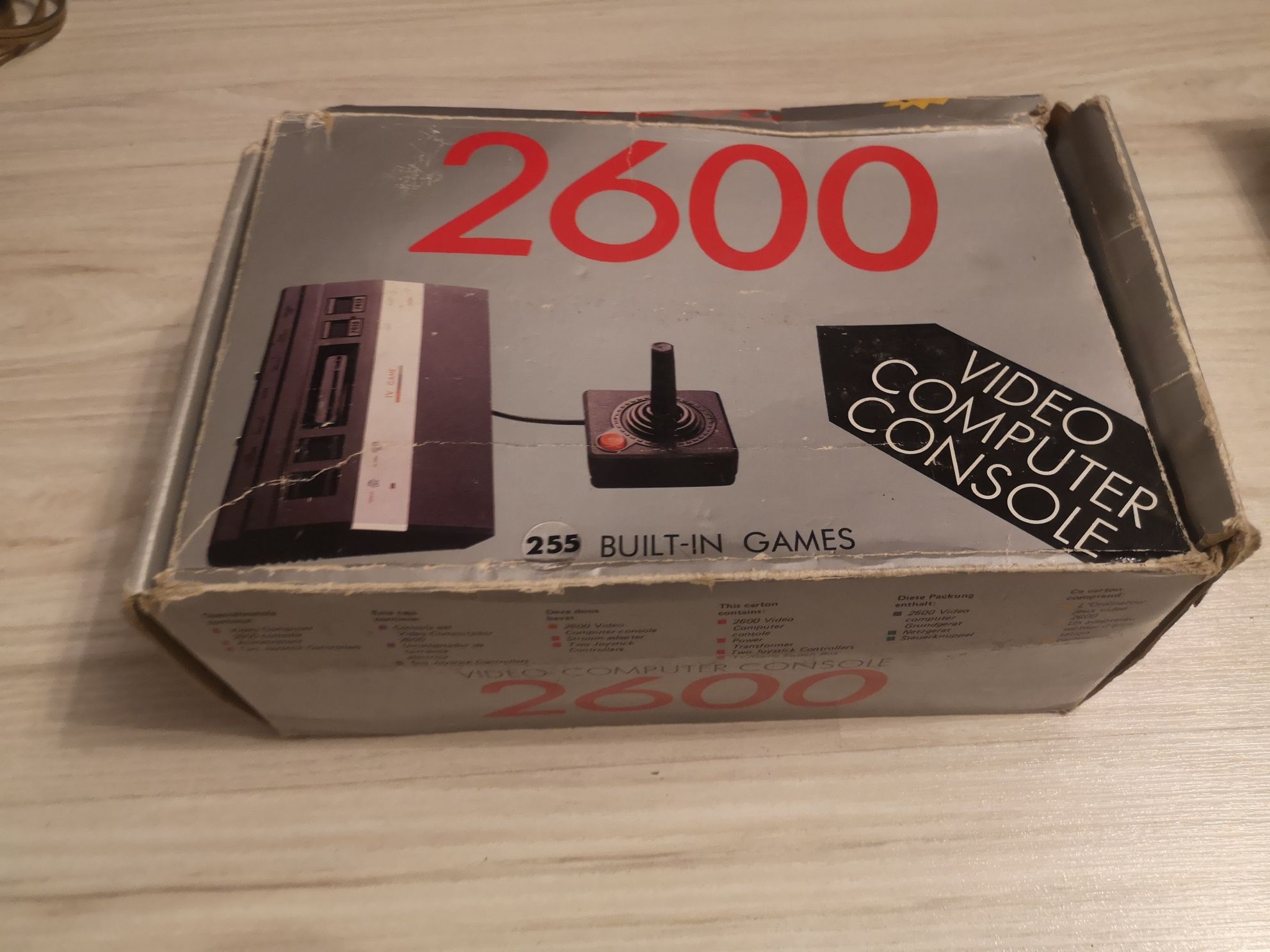 Atari 2600 klon z opakowaniem