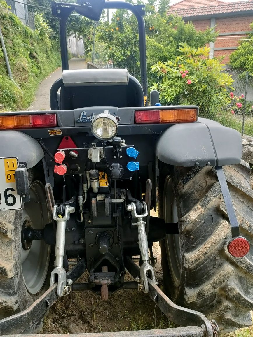 Tractor Lamborghini R155 e carroça