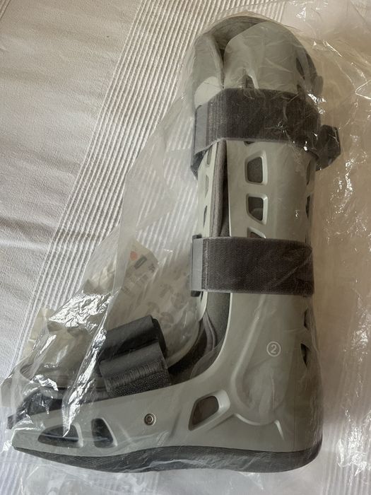 bota ortopédica como nova marca "aircast"
