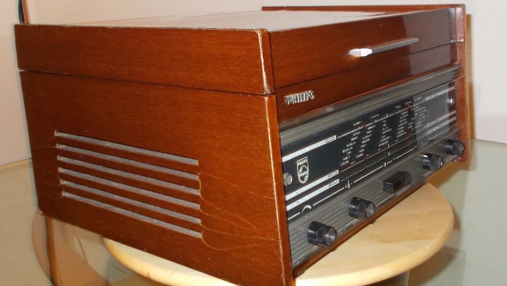 Rádio PHILIPS c/gira-discos, de 1965