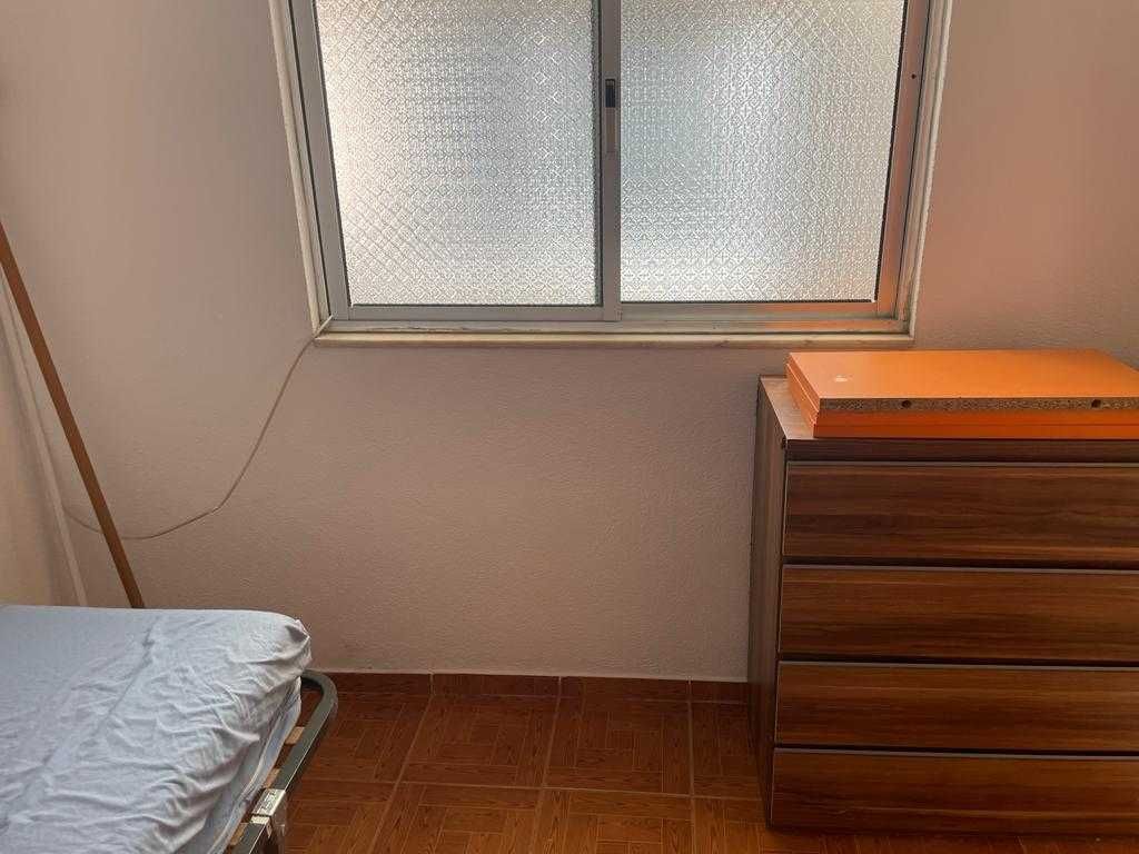 Apartamento T1+1 com logradouro, junto Praça Paiva Couceiro