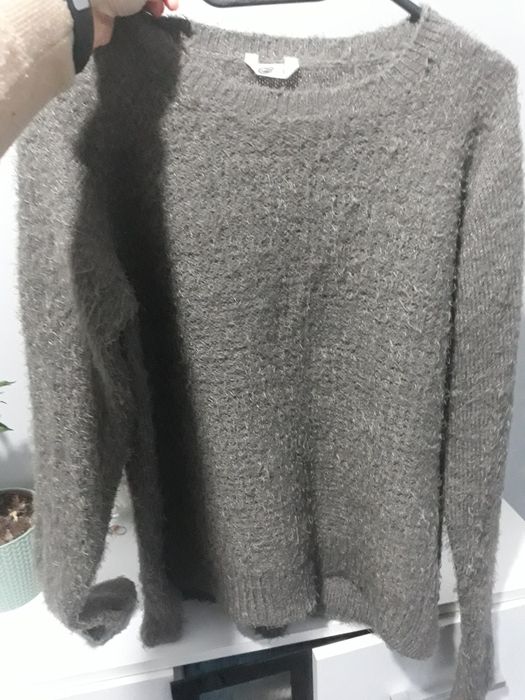 Ciepły sweter szary