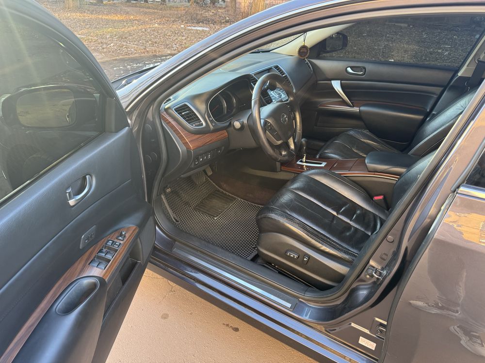 Nissan Teana.