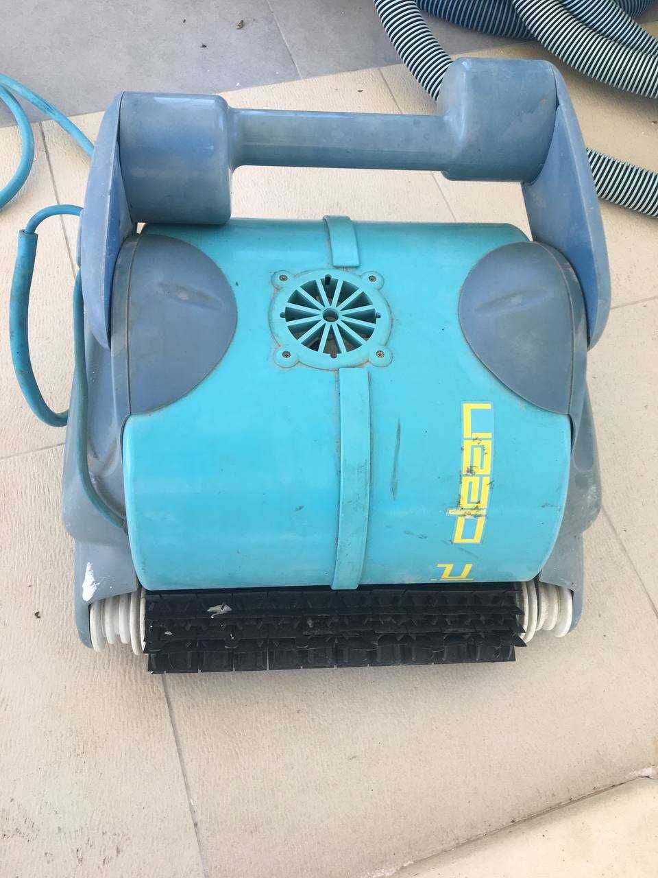 робот пылесос для бассейна "DESJOYAUX" IC Clean