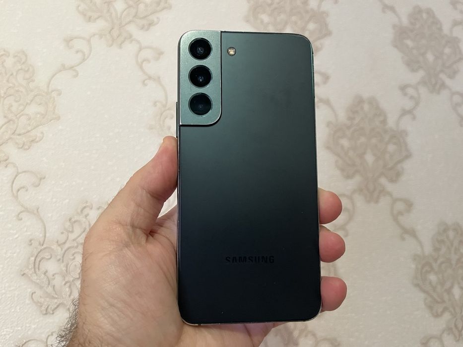 Samsung Galaxy S22 5G 8/128.  Snapdragon 8 Gen 1.