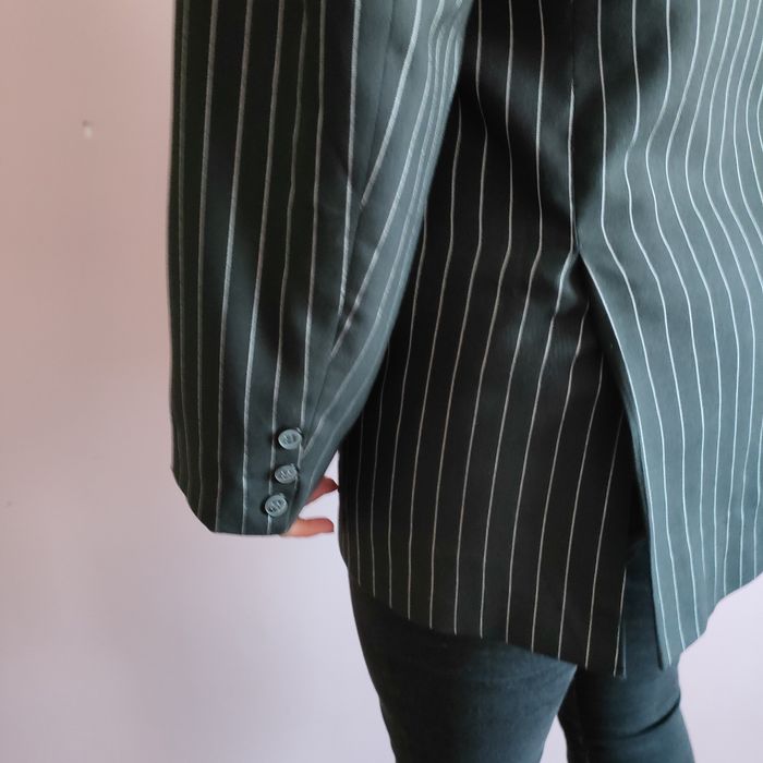 Czarna marynarka w paski