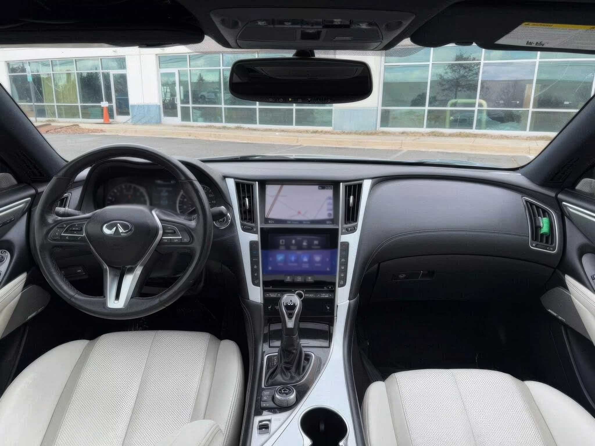 2017 INFINITI Q60 Premium