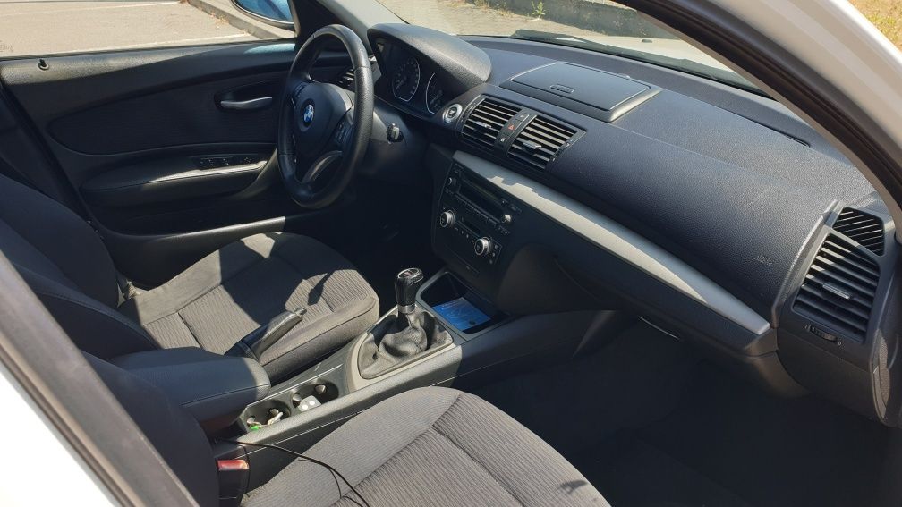 Vendo carro BMW 118D serie 1 versão Pack Premium perfeito estado