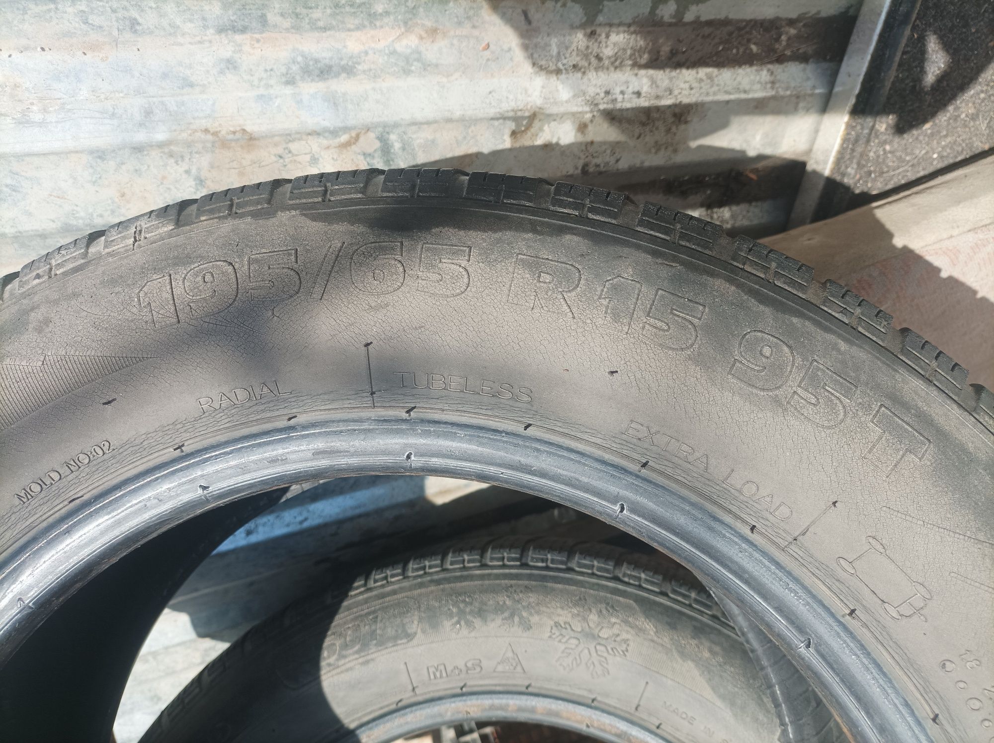 Продам пару резины Taurus 195/65/R15 2014