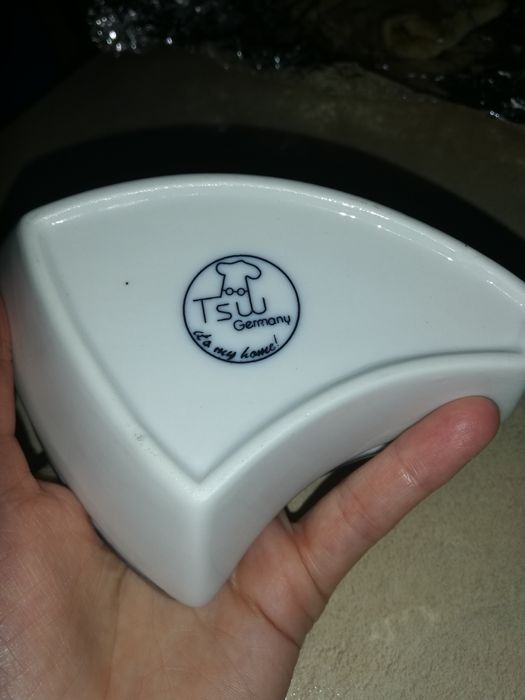 Pojemnik na sos lub przekąski