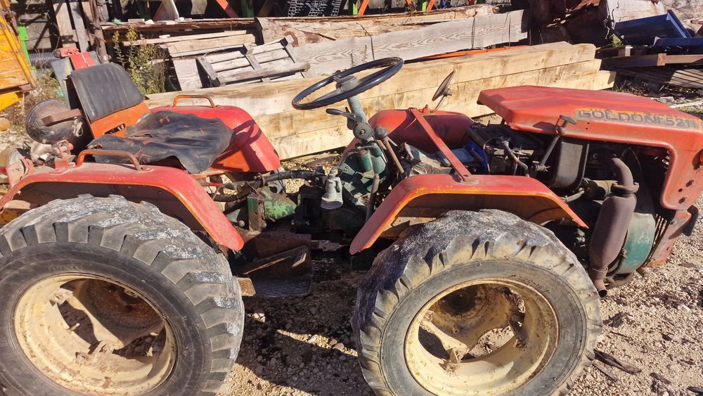Tractor reboque maquina solfatar todo conjunto nas fotos