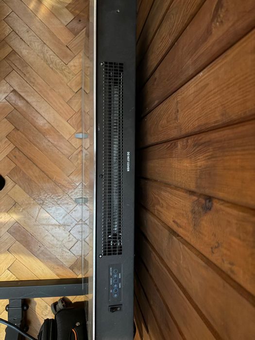 Elektryczny kominek LED z funkcją grzania