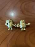 Złote figurki minionki i złota figurka harry potter