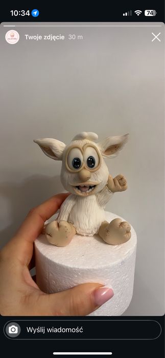 Bialy stworek booba z masy cukrowej dekoracja