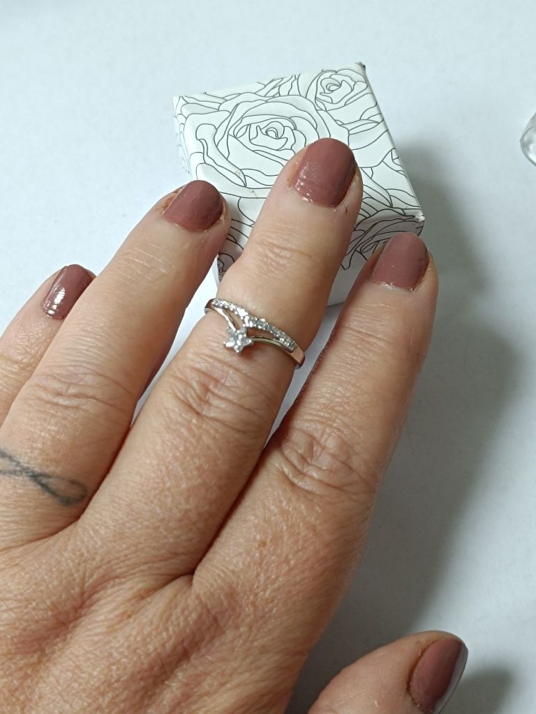 Srebrny pierścionek z cyrkoniami, srebro 925, rozmiar 19