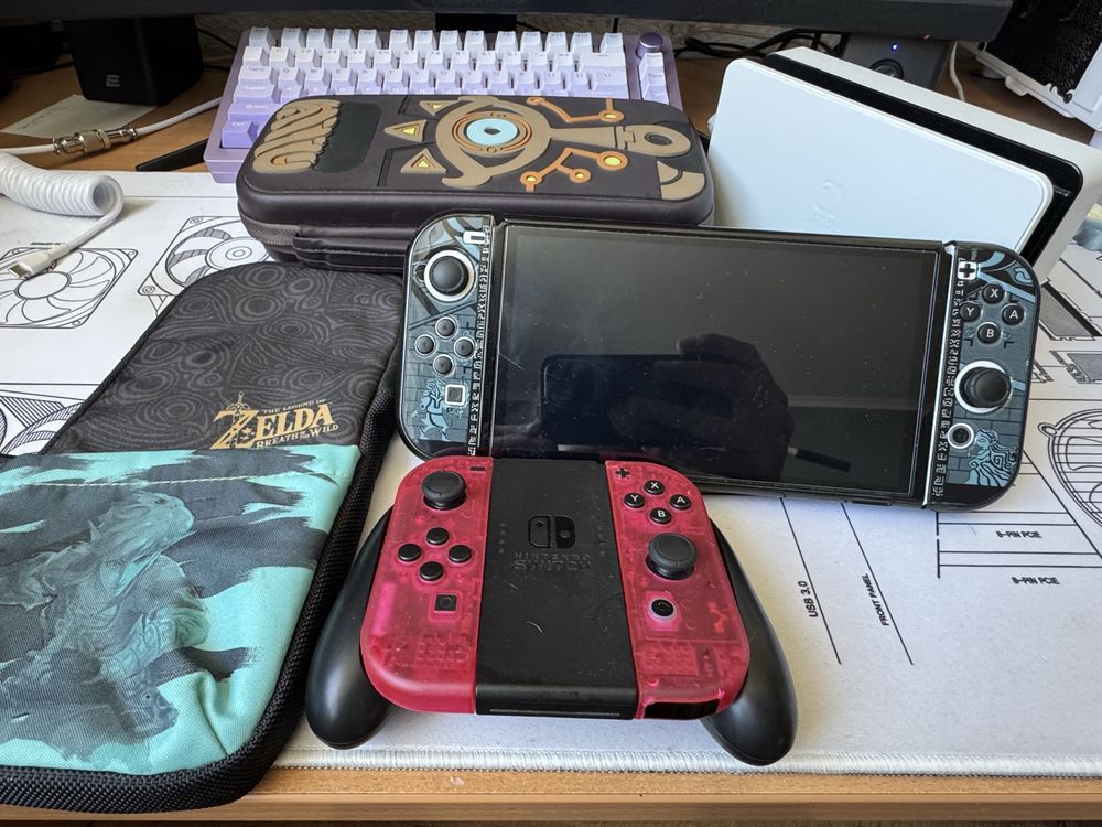 Nintendo Switch OLED + додаткові Joy Con + 2 чохли