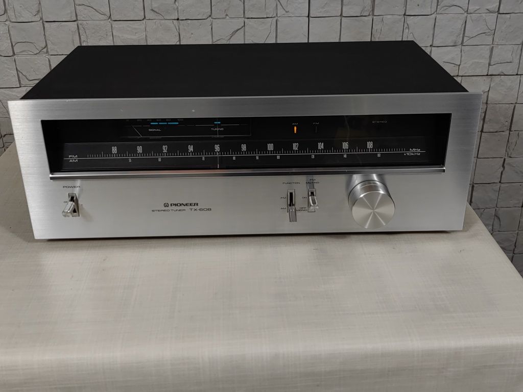 Pioneer TX-608 Piękny analogowy tuner radiowy FM stereo vintage