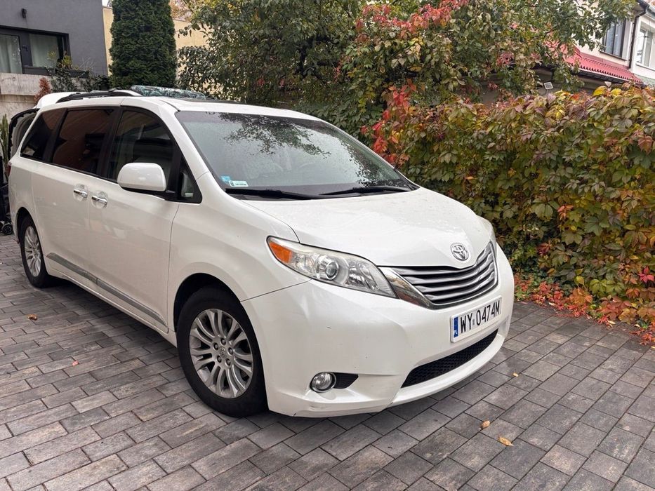 Toyota Sienna XLE, 8 osób, hak, apple car play. Gaz. 7 lat w Polsce. 1szy właściciel